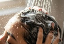hair washing frequency। हफ्ते में बाल धोने का सही तरीका