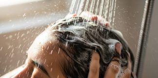 hair washing frequency। हफ्ते में बाल धोने का सही तरीका