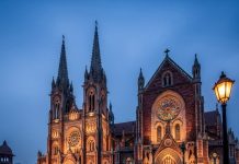 Christmas Eve : ये दिल्ली के 5 सबसे मशहूर चर्च हैं…! जहां क्रिसमस मनाने परिवार के संग जा सकते हैं आप!