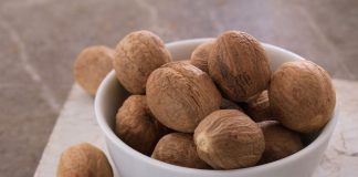 Vastu tips for financial problems। जायफल के उपाय से पाएं आर्थिक लाभ