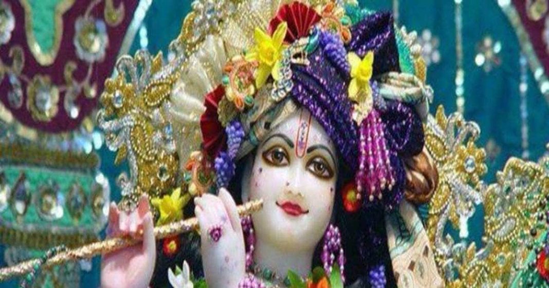 why we should not see thakur ji from front। क्यों नहीं करें ठाकुर जी के सामने खड़े होकर दर्शन