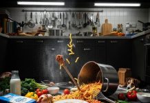 repeated kitchen item fall। रसोई में चीजें क्यों गिरती हैं बार-बार