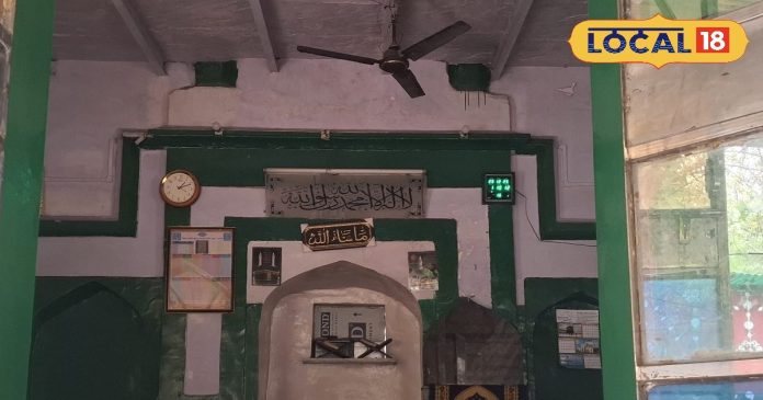 this-Miraculous-mosque-where-jinns-still-offer-prayers-ancient-history-mysterious-secret, आगरा के इस मस्जिद में जिन्नात पढ़ते हैं नमाज,