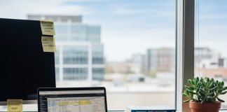 tips to set workspace for career growt। करियर में तरक्की के लिए वास्तु के उपाय