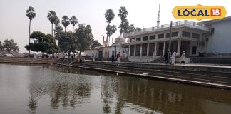 unique story of this pond removing a stone full of water devotees puja here, सिर्फ एक छोटा पत्थर हटाते ही पानी से भर गई ये सूखी पोखरी! रहस्यों से भरी यहां की कहानी
