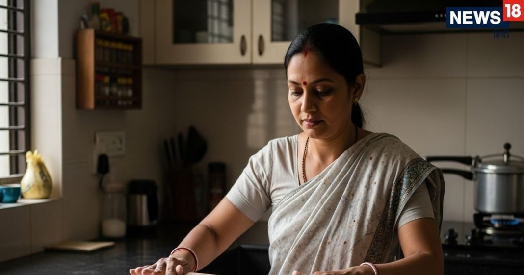 vastu Tips of chakla belan which direction auspicious for chakla belan in kitchen | रोटी बनाने के बाद कहीं आप भी तो ऐसे नहीं रखते चकला-बेलन, धन और सम्मान में आती है कमी, जानें किचन से जुड़े वास्तु टिप्स