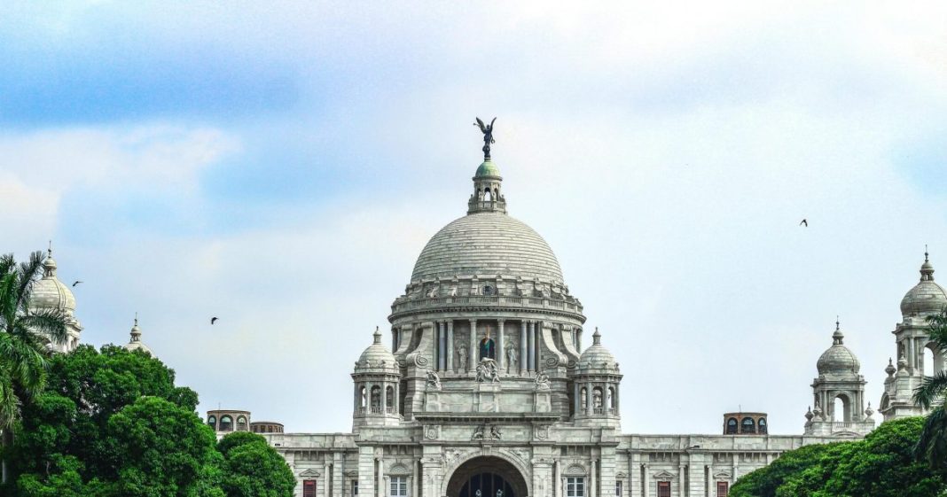 City of Palaces : भारत के किस शहर को कहा जाता है महलों का शहर? जानिए घूमने के लिए कितना आता है खर्चा!