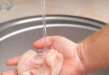 चिकन बनाते समय न करें ये गलती, वरना प्रवेश कर सकते हैं खतरनाक बैक्टीरिया!