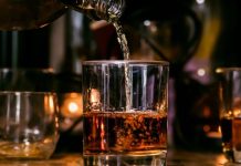 Alcohol Keeps You Warm In Cold Weather: क्या सर्दी के मौसम में शराब पीने से ठंड नहीं लगती है?