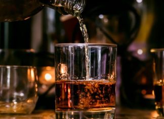 Alcohol Keeps You Warm In Cold Weather: क्या सर्दी के मौसम में शराब पीने से ठंड नहीं लगती है?