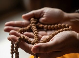 Tulsi Mala Pehne ke Niyam । तुलसी माला पहनने के नियम