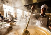 गुरुद्वारे जैसी स्वादिष्ट लंगर दाल रेसिपी: चना और उड़द दाल से