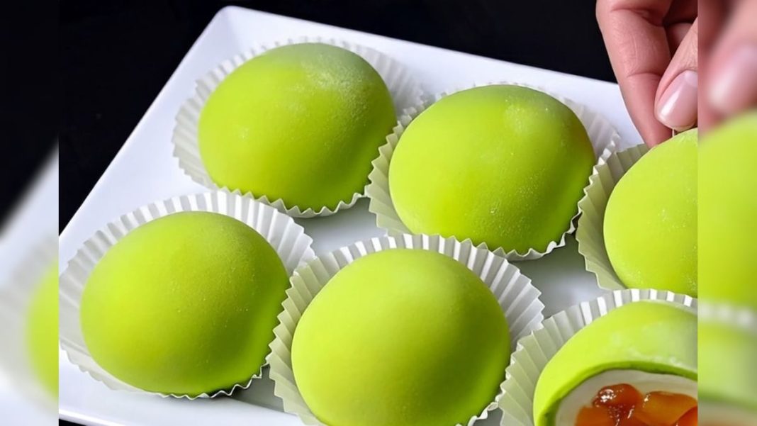 दुनिया की सबसे सॉफ्ट मिठाई, शायद ही आपने खाई हो…जापानी एप्पल मोची की जान लें ये वायरल रेसिपी