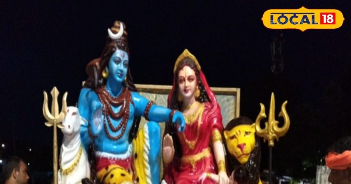 कंधों पर कावड़ यात्रा उठाने से पहले क्यों लिया जाता