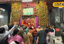 नए साल 2026 पर Mahavir Mandir में भक्तों की भीड़, भव्य फूलों से सजावट.