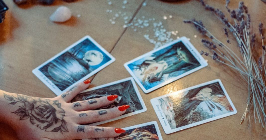 Daily lucky tarot reading horoscope 3 February 2026 | Daily Lucky Tarot Horoscope | दैनिक लकी टैरो राशिफल 3 फरवरी 2026 | कल फरवरी की 3 तारीख को बना शुभ योग का अद्भुत संयोग, मीन समेत 5 राशियों को हनुमाानजी की कृपा से होगा फायदा