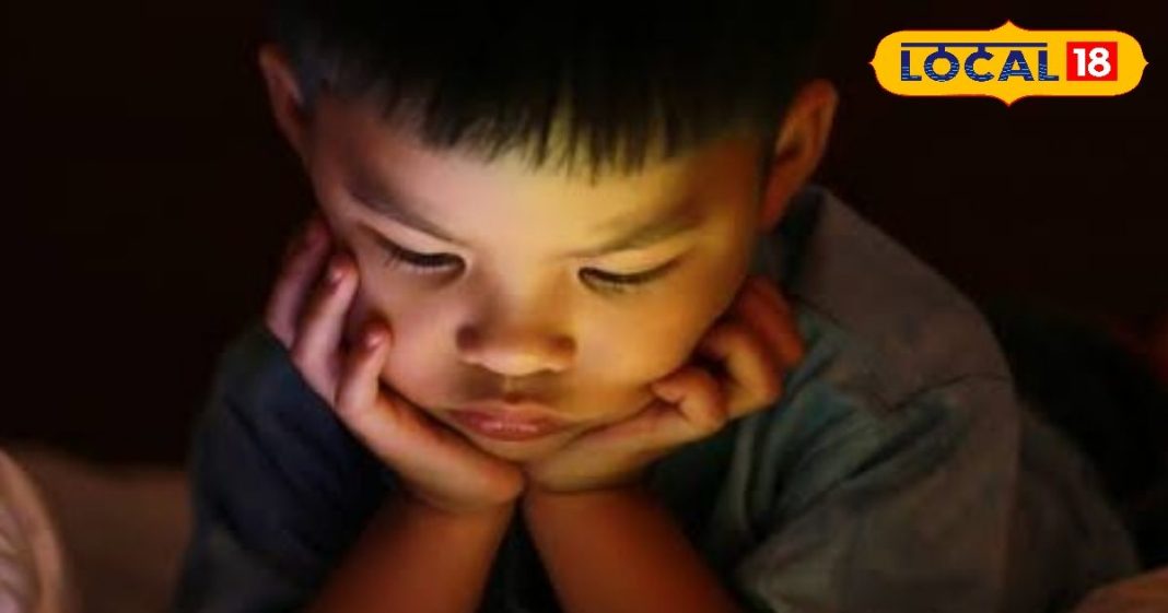 आपका बच्चा भी मोबाइल से रहता है चिपका, तो हो जाएं सावधान, बन रहा साइलेंट खतरा, ऐसे छुड़ाएं लत – Uttarakhand News