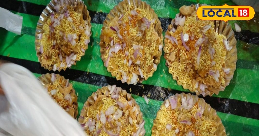 फास्ट फूड के दौर में भी कायम है देसी स्वाद, गुमला की भेलपुरी-बटाटापुरी बनी लोगों की पहली पसंद