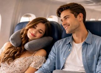 Travel Health Tips । लंबी फ्लाइट में कमर-गर्दन दर्द से बचने के लिए ट्रैवल टिप्स