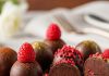 chocolate raspberry truffles। डार्क चॉकलेट रास्पबेरी ट्रफल्स: फाइबर से भरपूर हेल्दी मिठाई