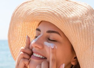 Moisturizer Before Sunscreen Good or Bad for Skin | सनस्क्रीन से पहले मॉइश्चराइजर लगाना सही है या गलत