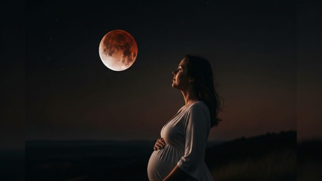 चंद्रग्रहण में गर्भवती महिलाएं रखें ये सावधानियां, पंडित से जानें