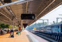 ये हैं भारत के 7 सबसे मज़ेदार रेलवे स्टेशन के नाम, हर यात्री लेना चाहता है इनके साथ सेल्फी!
