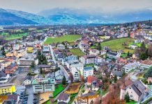 दुनिया का एक ऐसा देश जहां न कोई एयरपोर्ट और न ही करेंसी! फिर भी घूमने के लिए है काफी खूबसूरत