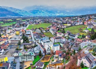 दुनिया का एक ऐसा देश जहां न कोई एयरपोर्ट और न ही करेंसी! फिर भी घूमने के लिए है काफी खूबसूरत