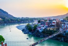 स्प्रिंग सीजन में बहुत खास हो जाती है भारत की ये 7 जगहें, जानें घूमने में आखिर कितना आता है खर्चा!