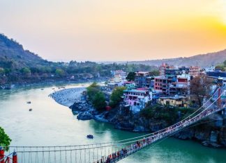 स्प्रिंग सीजन में बहुत खास हो जाती है भारत की ये 7 जगहें, जानें घूमने में आखिर कितना आता है खर्चा!