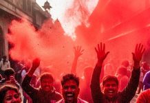 होली पर जरूर जाएं भारत की इन 8 जगहों पर, रंगों से हो जाएंगे सराबोर!