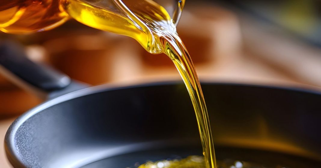 कुकिंग ऑयल को बार-बार गर्म कर रहे हैं आप? भूलकर भी न करें यह गलती, AIIMS ट्रेंड डॉक्टर ने दी वॉर्निंग