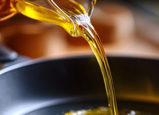 कुकिंग ऑयल को बार-बार गर्म कर रहे हैं आप? भूलकर भी न करें यह गलती, AIIMS ट्रेंड डॉक्टर ने दी वॉर्निंग