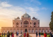 दिल्ली की टॉप घूमने की जगहें: इंडिया गेट, लाल किला, क़ुतुब मीनार, अक्षरधाम