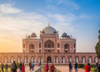 दिल्ली की टॉप घूमने की जगहें: इंडिया गेट, लाल किला, क़ुतुब मीनार, अक्षरधाम