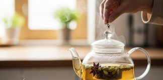 गाढ़ी और बार बार उबली चाय से हो रही है जलन और गैस? जानिए हल्की और पेट के लिए आरामदायक चाय बनाने का तरीका