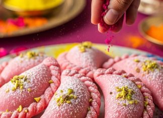 होली के लिए गुलाबी गुजिया? शेफ रणवीर बराड़ ने क्लासिक गुजिया को दिया गुलाबी ट्विस्ट