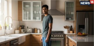 vastu tips for kitchen What is connection with shani dev of wearing shoes in kitchen | किचन में जूते पहनकर जाने का शनि से क्या है संबंध, बिगड़ सकता है