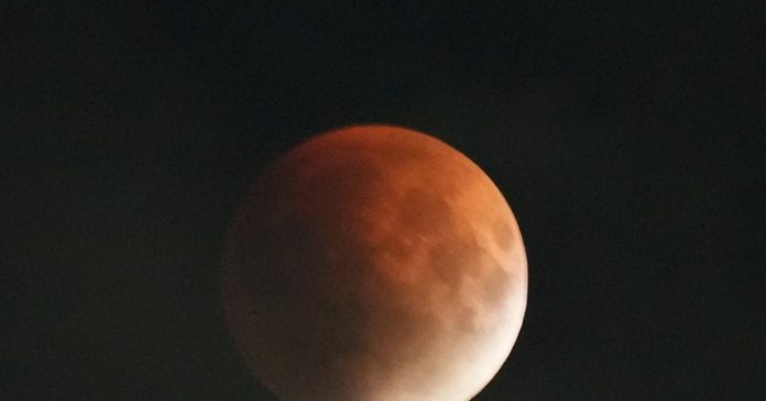 चंद्र ग्रहण कब खत्म होगा? अब कितना समय है बाकी?